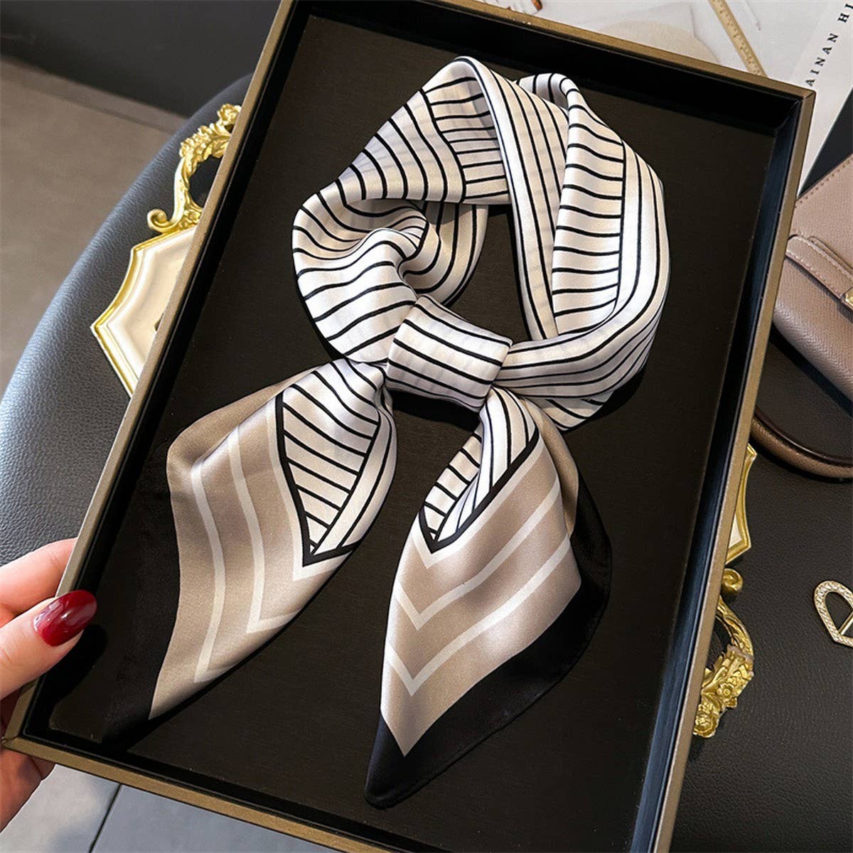 BLACK PRINTED SQUARE SCARF