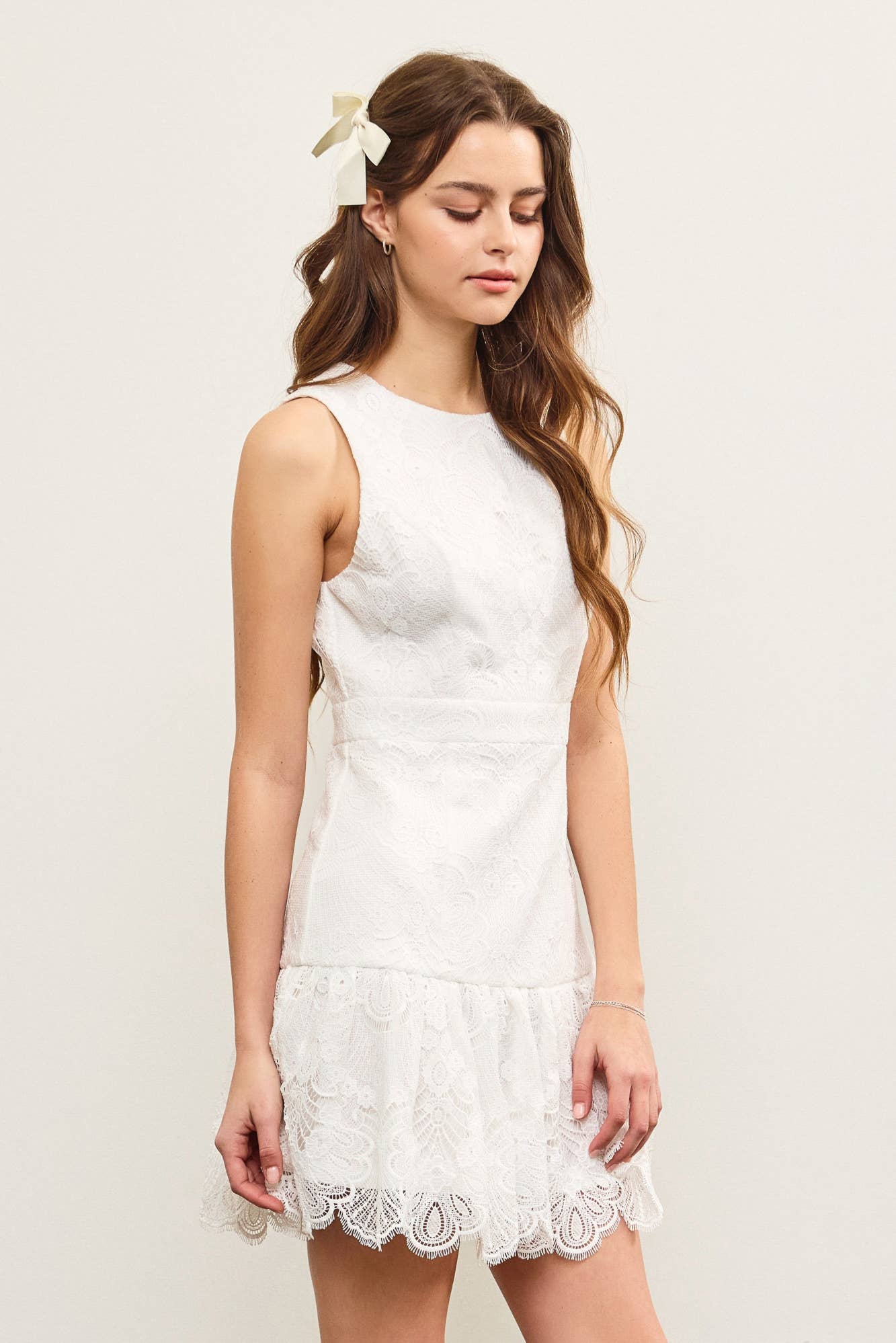 SLEEVELESS LACE DRESS