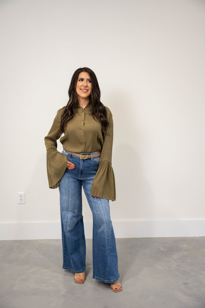 PLEATED BELL SLEEVE BUTTON DOWN