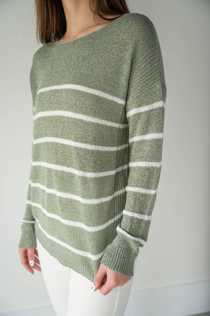 STRIPED LIGHTWEIGHT SWEATER