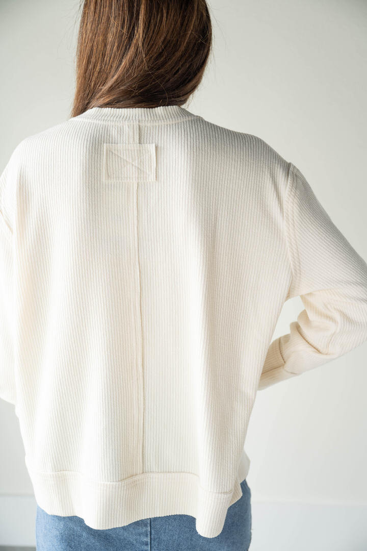 RAW EDGE RIB KNIT TOP