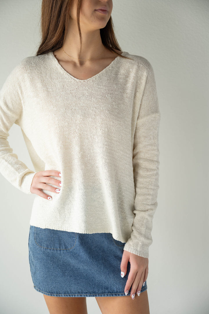 HEATHERED V-NECK LONG SLEEVE SWEATER
