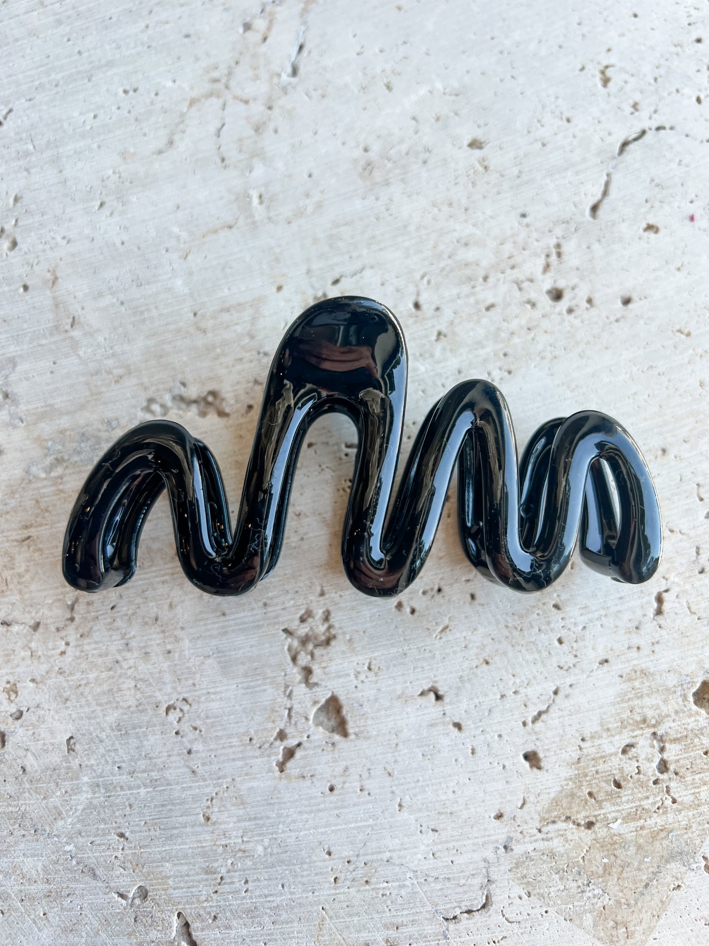 WAVY LARGE HAIR CLAW CLIPS