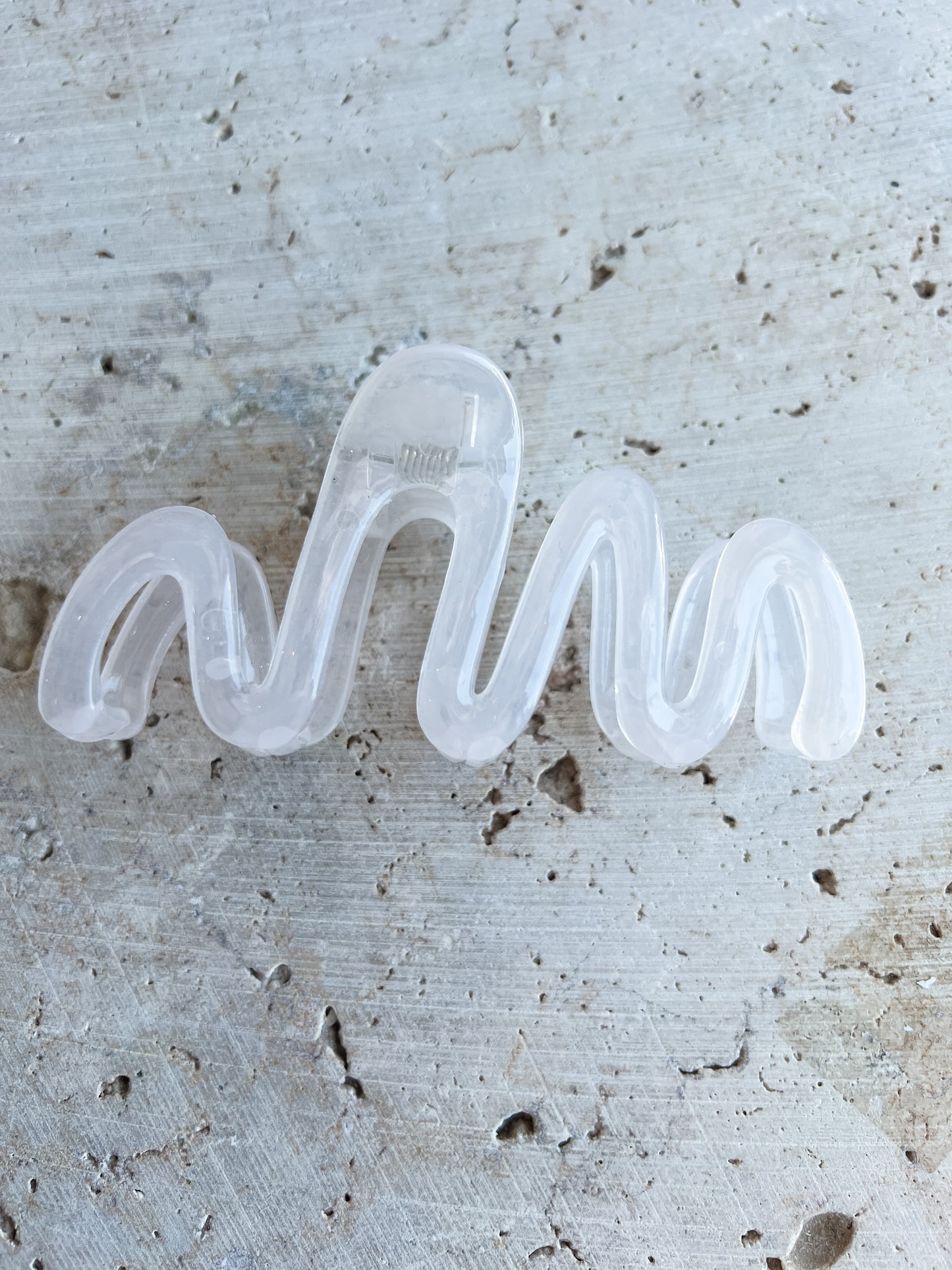 WAVY LARGE HAIR CLAW CLIPS