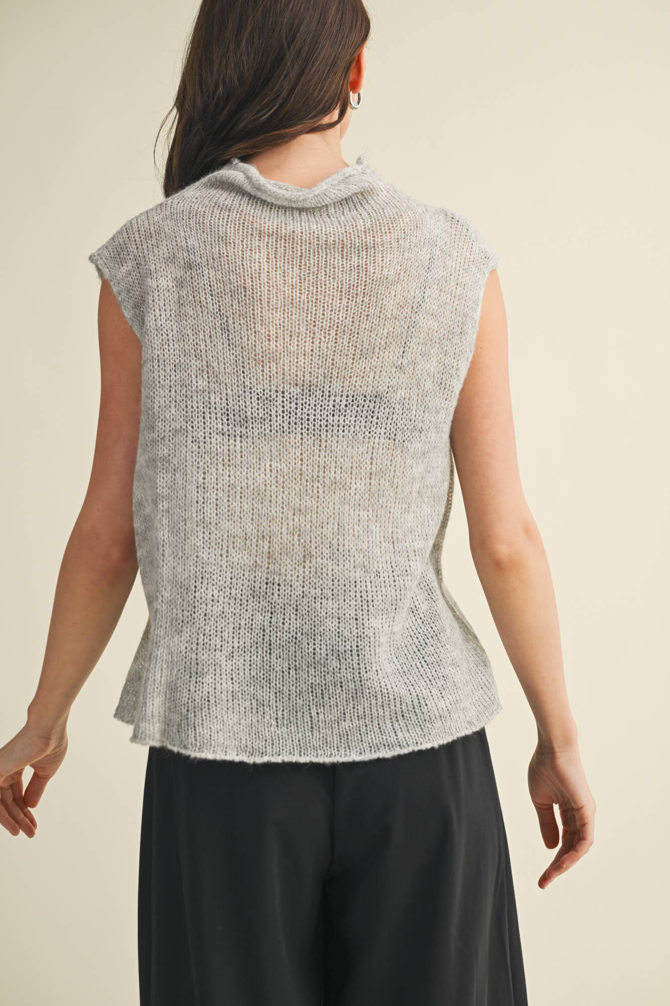 HIGH NECK SLEEVELESS SWEATER TOP