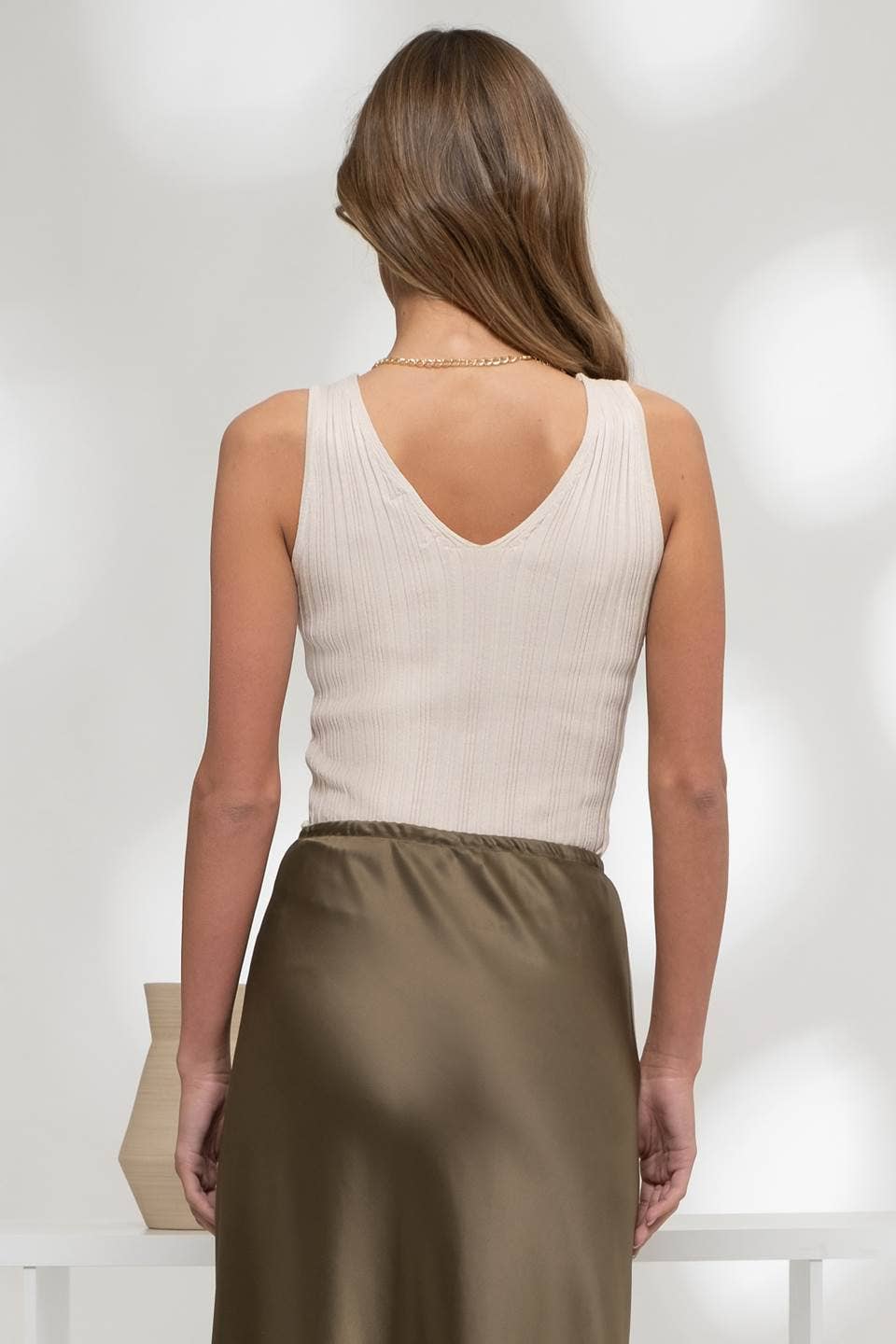 V NECK SWEATER TANK
