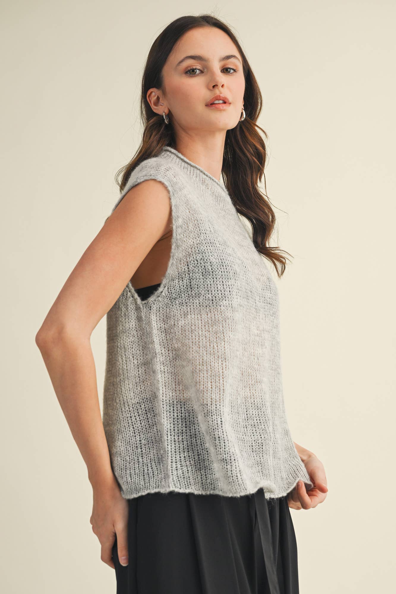 HIGH NECK SLEEVELESS SWEATER TOP