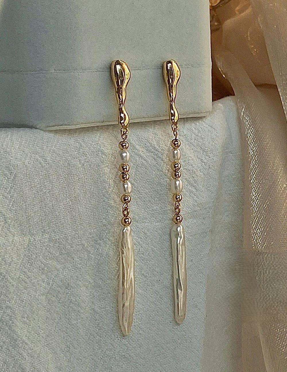 Pearl Dangle Earring
