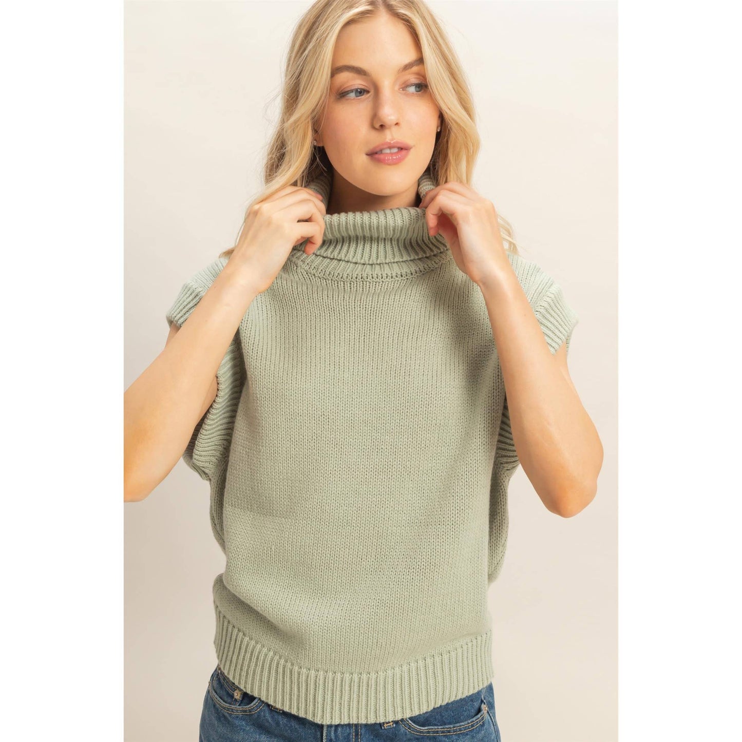 Sleeveless Turtleneck Sweater Top