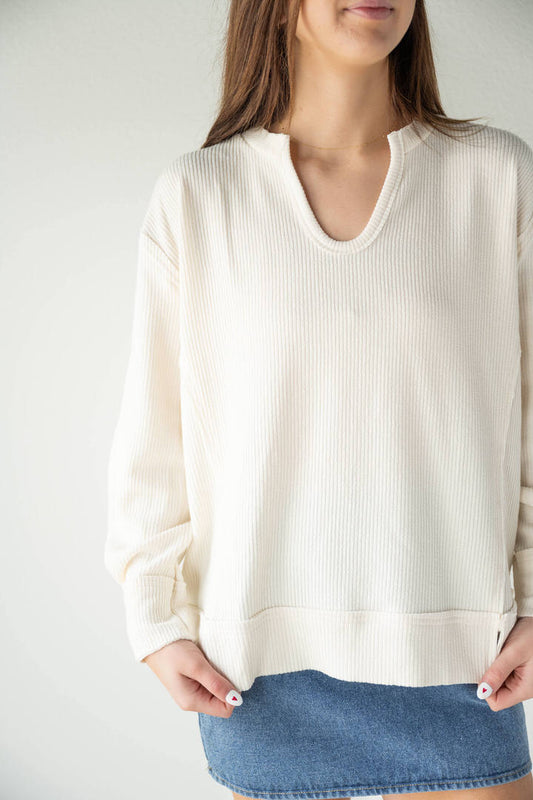 RAW EDGE RIB KNIT TOP