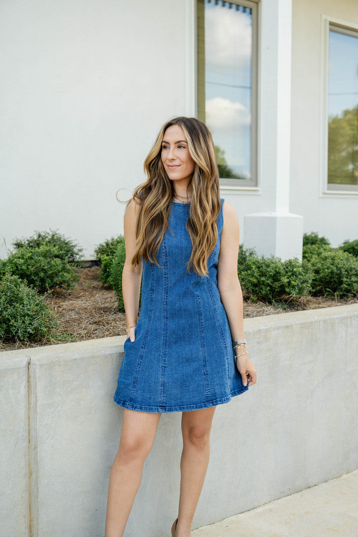 ROUND NECK SLEEVELESS DENIM DRESS